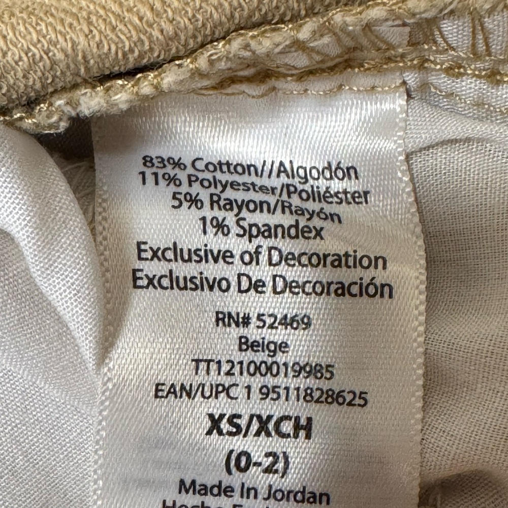 NWOT TIME & TRU Women's Beige Casual Shorts - Picture 6 of 6